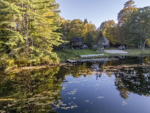 14 Emerald Dr, Hillsborough, NH 03244