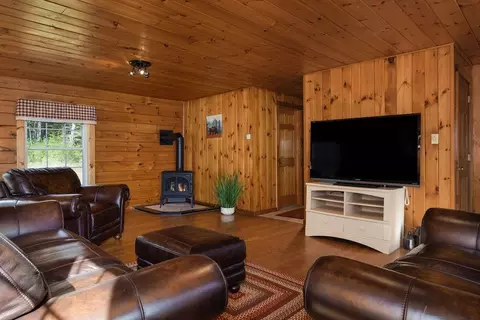 Living - 226 Ledge Dr, Plainfield, NH 03781 photo 2 of 2