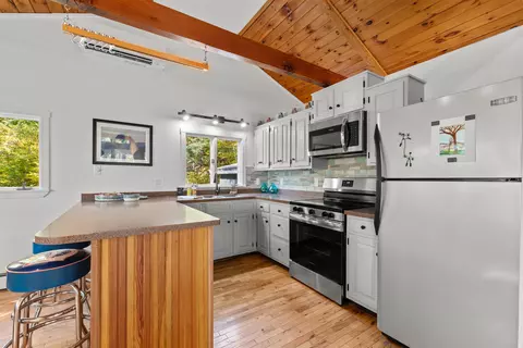 Kitchen - 16 Boulder Ledge Rd, Glen, NH 03838 photo 2 of 3