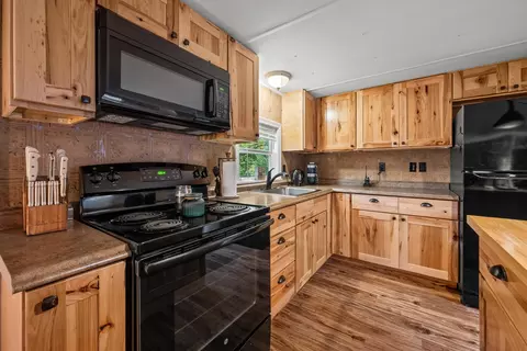 27 Second St, Gorham, NH 03581 photo 4