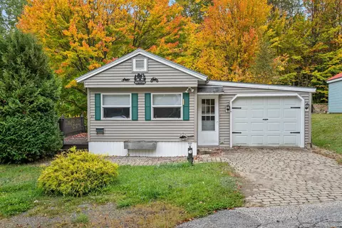 27 Second St, Gorham, NH 03581