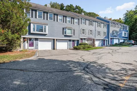 28 Meadowview Cir, Nashua, NH 03062