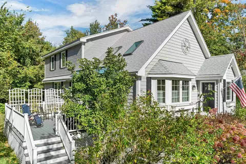 Exterior - 127 Forest Rd, Wolfeboro, NH 03894 photo 3 of 10