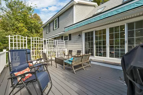 Exterior - 127 Forest Rd, Wolfeboro, NH 03894 photo 5 of 10
