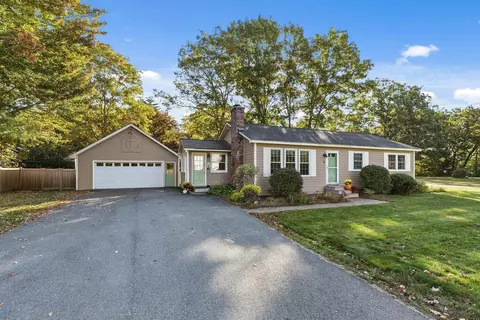 9 Kriskarli Dr, White River Junction, VT 05001