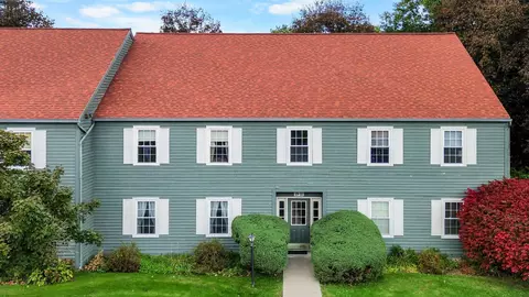 29 Twin Oaks Ter, South Burlington, VT 05403