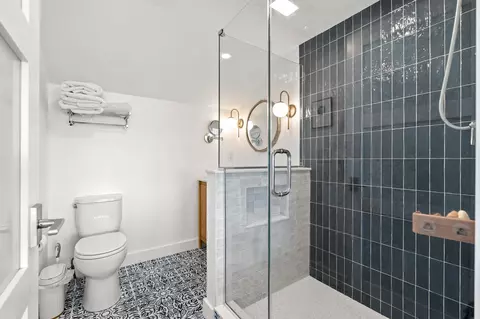 Bath - 947 Ocean Blvd #14, Hampton, NH 03842 photo 2 of 5