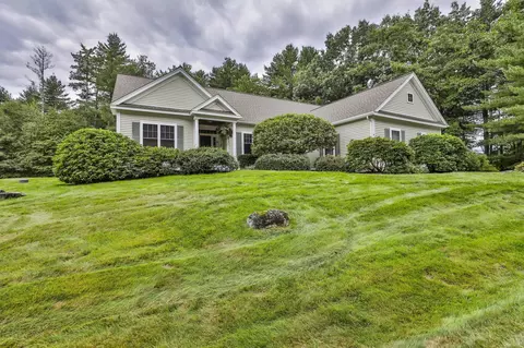 14 Hancock Dr, Bedford, NH 03110