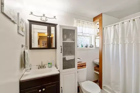 Bath - 701 Mill St, Sheldon, VT 05483 photo 3 of 4
