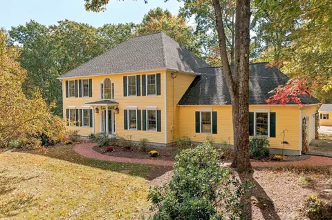 122 Grandview Dr, Weare, NH 03281