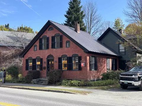 81 Central St, Woodstock, VT 05091