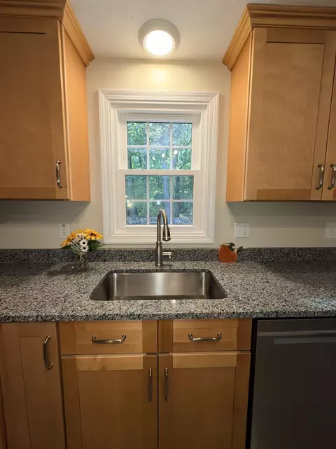 Kitchen - 91 Fordway Ext # B, Derry, NH 03038 photo 5 of 5