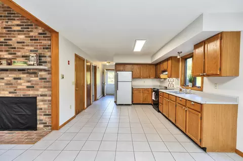 Kitchen - 196 Fordway Ext, Derry, NH 03038 photo 1 of 3