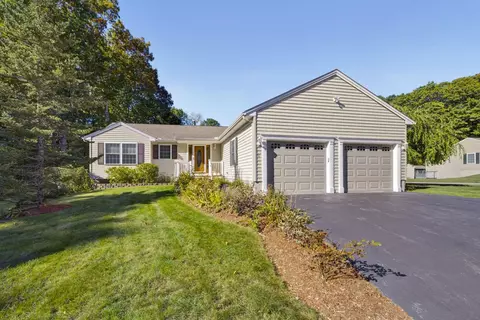 8 Glasgow Cir, Hudson, NH 03051