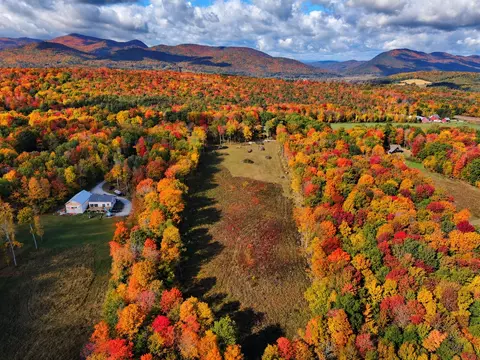 945 Quarterline Rd, Rutland Town, VT 05736