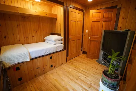 Bedroom - 573 Library Rd, Danville, VT 05828 photo 7 of 9