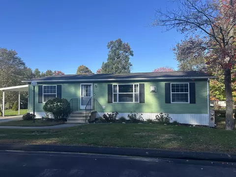 52 Cormier Dr, Rochester, NH 03867