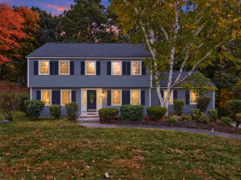101 Currier Dr, Manchester, NH 03104