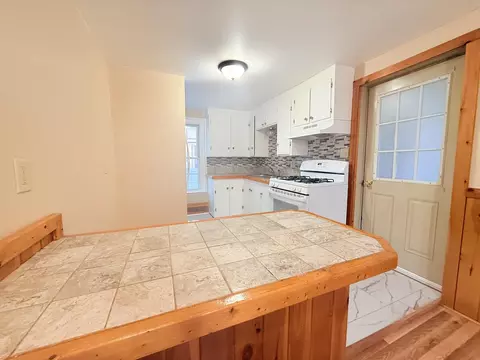 60 High St, Claremont, NH 03743