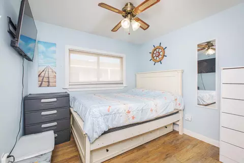 Bedroom - 16 Whitten St #4, Hampton, NH 03842 photo 2 of 2