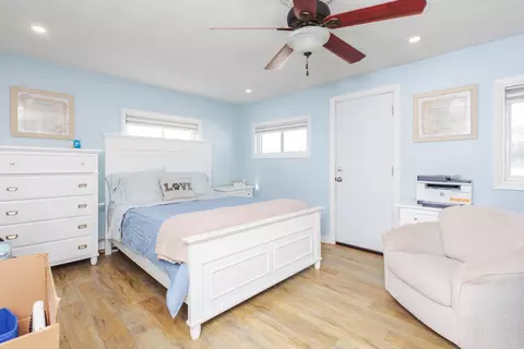 Bedroom - 16 Whitten St #4, Hampton, NH 03842 photo 1 of 2