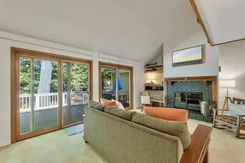 Living - 36 Point Breeze Rd, Wolfeboro, NH 03894 photo 2 of 5