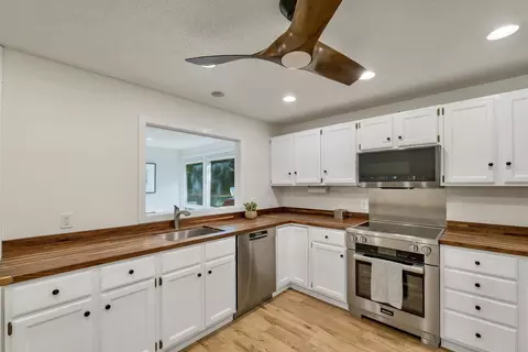 Kitchen - 36 Point Breeze Rd, Wolfeboro, NH 03894 photo 3 of 5