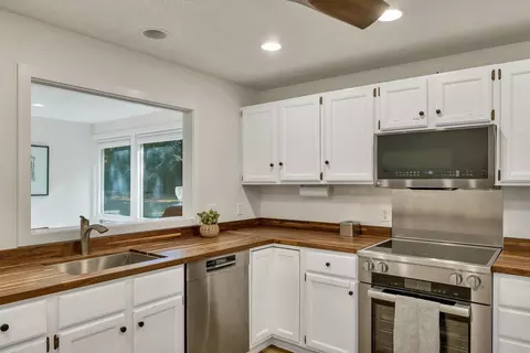 Kitchen - 36 Point Breeze Rd, Wolfeboro, NH 03894 photo 2 of 5