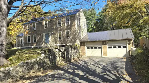 875 Farrington Corner Rd, Hopkinton, NH 03229