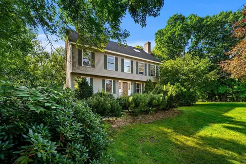 5 Lilac Cir, Londonderry, NH 03053