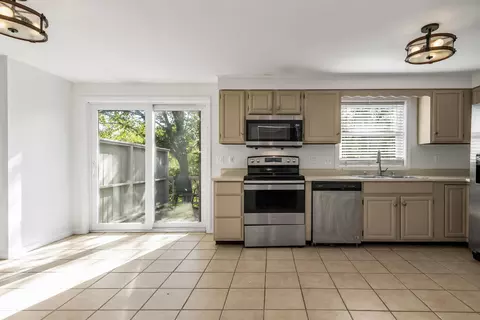 Kitchen - 27 Downing Ct #27, Exeter, NH 03833 photo 1 of 2