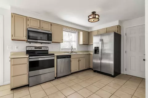 Kitchen - 27 Downing Ct #27, Exeter, NH 03833 photo 2 of 2