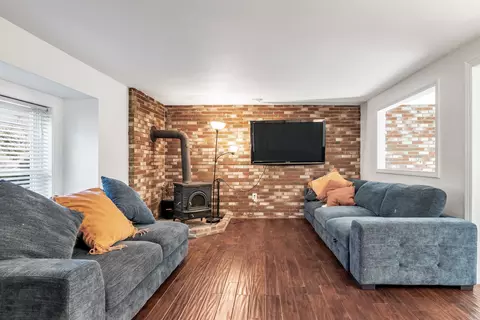 Living - 27 Downing Ct #27, Exeter, NH 03833 photo 2 of 4