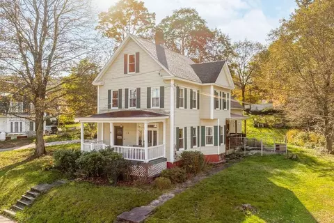 13 Charles St, Claremont, NH 03743