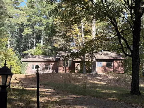 46 Thornton Rd, Merrimack, NH 03054