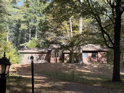 46 Thornton Rd, Merrimack, NH 03054