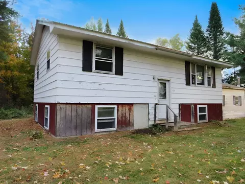 664 River Rd, Lunenburg, VT 05906