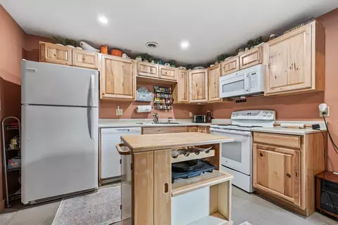 Kitchen - 484 Lang Rd, Bath, NH 03740 photo 7 of 8