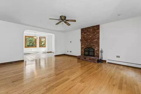 Living - 65 Gulf Rd, Derry, NH 03038 photo 4 of 7