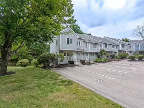 52 Merrimack Dr #47, Merrimack, NH 03054