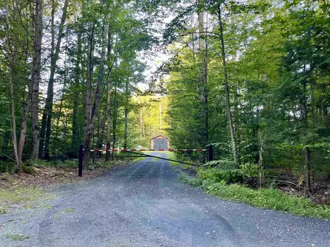 90 Hidden Springs Ln, Wells, VT 05774