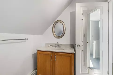 Bath - 67 Linden St, Exeter, NH 03833 photo 4 of 4