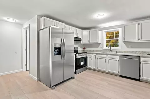 Entry Way - 125 Sullivan St #A, Berwick, ME 03901 photo 1 of 2
