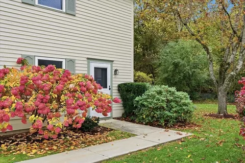 37 Densmore Dr, Essex Junction, VT 05452