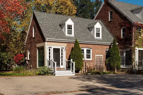 17 Grape St, Newmarket, NH 03857
