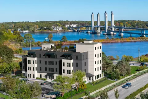 18 Chase Dr #401, Portsmouth, NH 03801