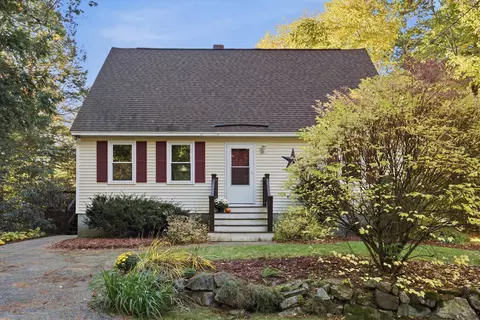 24 Rand Dr, Chester, NH 03036