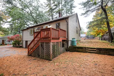13 Second St, Kingston, NH 03848