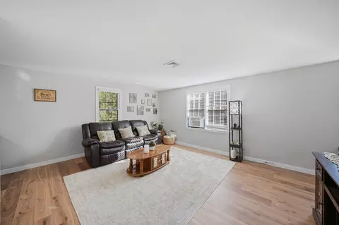 Living - 29 Shadow Lake Rd, Salem, NH 03079 photo 3 of 4