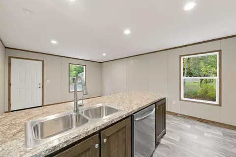 Kitchen - 28 Okane Cir, Bethlehem, NH 03574 photo 2 of 5
